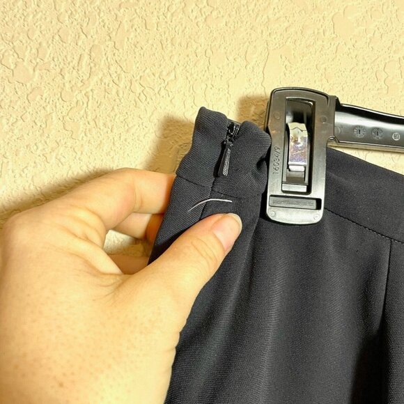 Max Mara Straight Pencil Skirt Womens Size Medium Black Tulip Hem Side Zip - Picture 4 of 10